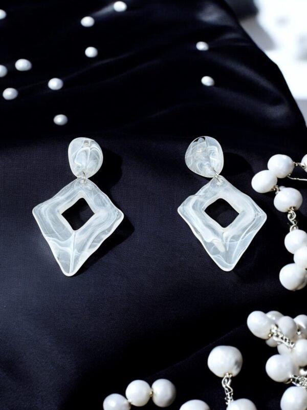 Marble Texture White Earring - Image 2